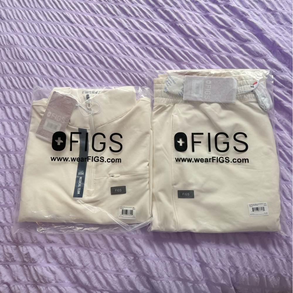FIGS x Team USA Scrub Set - Off White - Picture 2 of 4